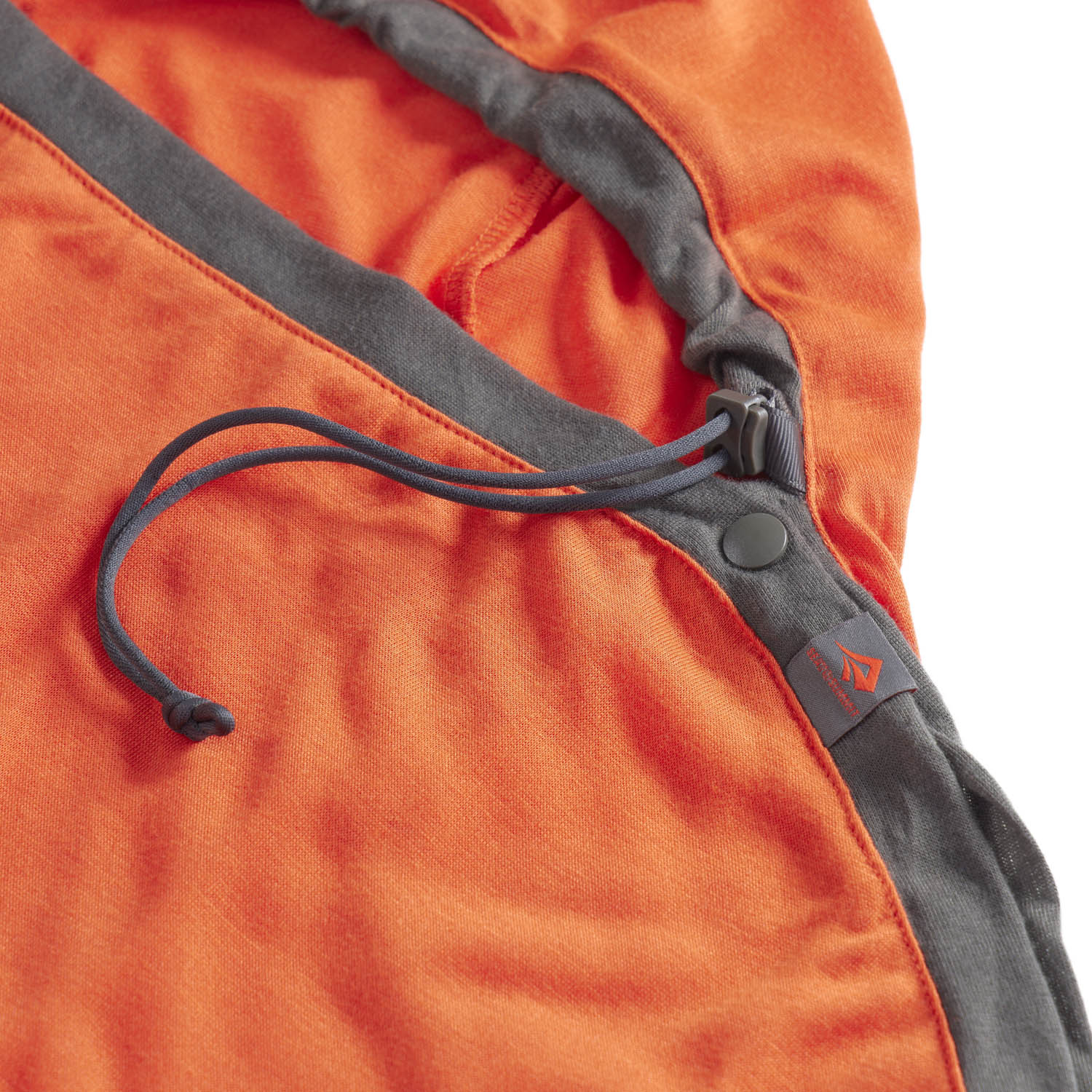 Contrasting colors: easy entry, easy drawcord location